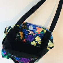 Load image into Gallery viewer, FOLIAGE Shoulder Bag
